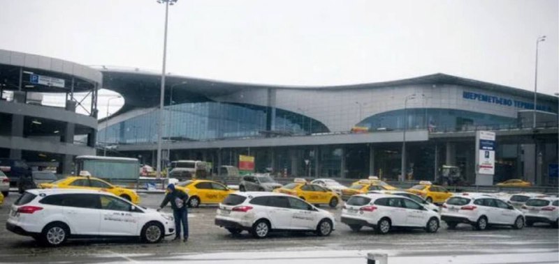 Новые меры по борьбе с нелегальными таксистами в московских аэропортах