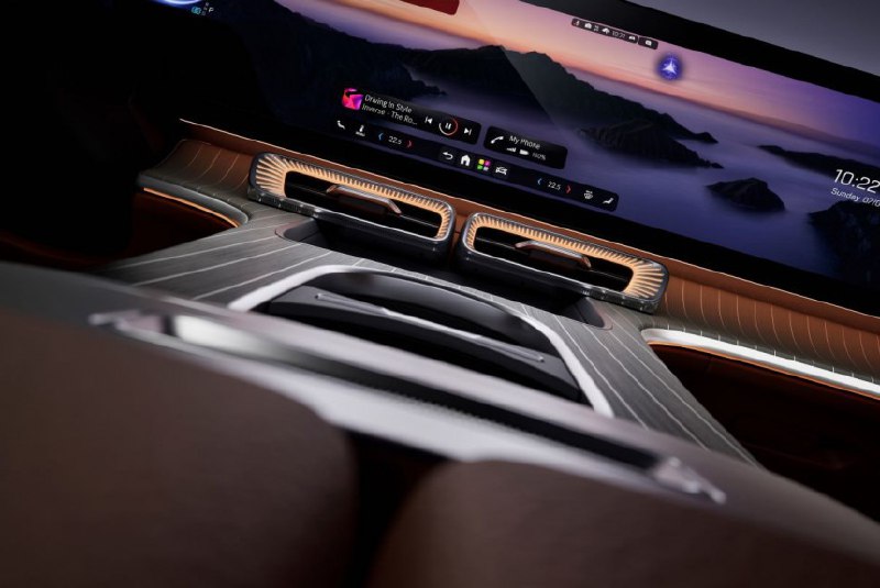 Новые модели Mercedes-Benz: тизеры салона GLC и открытого G-класса
