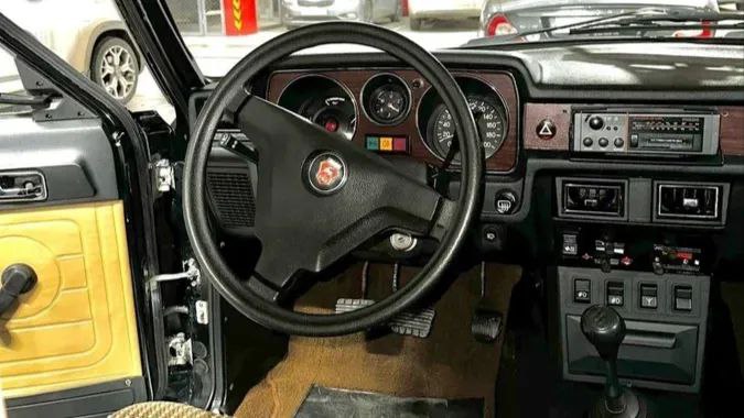 Редкая советская «Волга» ГАЗ-3102 из первой серии выставлена на продажу за рекордную сумму Редкая советская «Волга» ГАЗ-3102 из первой серии выставлена на продажу за рекордную сумму