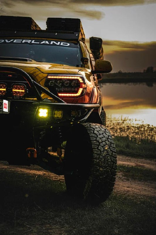 Эксклюзивный внедорожник Toyota Tacoma с уникальным лифт-комплектом и тюнингом Эксклюзивный внедорожник Toyota Tacoma с уникальным лифт-комплектом и тюнингом