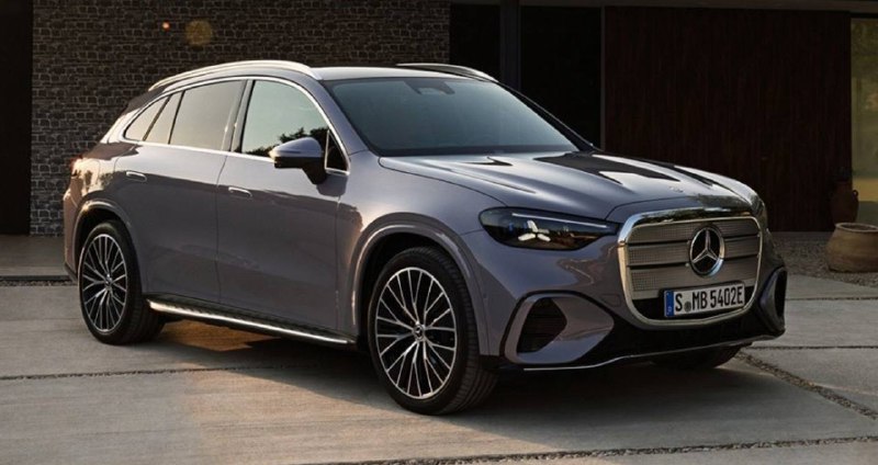 ⚡️На автосалоне в Мюнхене представлен электрический кроссовер Mercedes-Benz GLC EQ.Кроссовер Mercedes-Benz GLC EQ представлен с оригинальной светодиодной решеткой радиатора и увеличенной колесной базой (+84 мм).