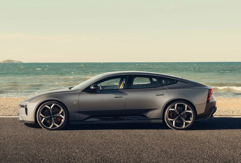 На рынке представлен новый флагманский электроседан Polestar 5