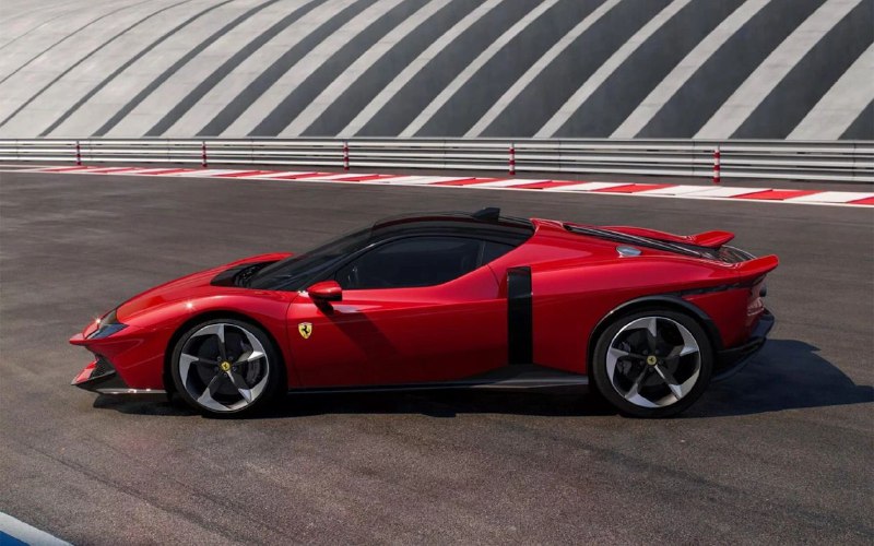 Ferrari презентовал самый мощный серийный суперкар 849 Testarossa