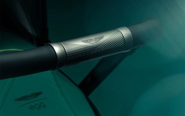 Aston Martin выпустила детскую коляску в стиле суперкара Aston Martin выпустила детскую коляску в стиле суперкара