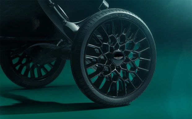 Aston Martin выпустила детскую коляску в стиле суперкара Aston Martin выпустила детскую коляску в стиле суперкара