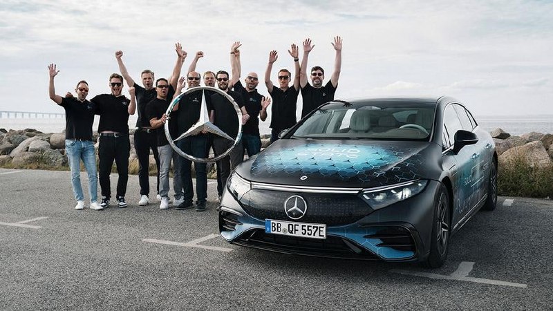 Электромобиль Mercedes-Benz EQS установил рекорд пробега на твердотельной батарее Электромобиль Mercedes-Benz EQS установил рекорд пробега на твердотельной батарее