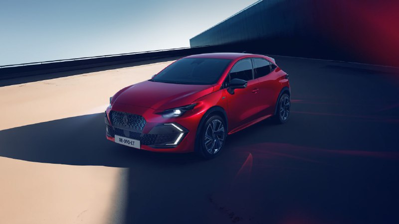 Новое поколение Renault Clio: обновления и гибридная версия Новое поколение Renault Clio: обновления и гибридная версия