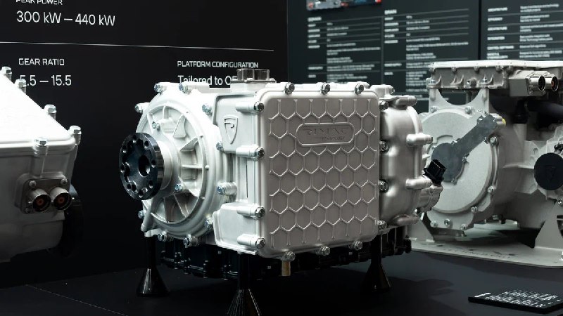 Rimac разработал быстрые батареи и мощные электродвигателиНа Мюнхенской выставке автомобилей хорватская компания Rimac продемонстрировала технологический прорыв в области батарей и силовых агрегатов для электрических транспортных средств. Rimac разработал быстрые батареи и мощные электродвигателиНа Мюнхенской выставке автомобилей хорватская компания Rimac продемонстрировала технологический прорыв в области батарей и силовых агрегатов для электрических транспортных средств.