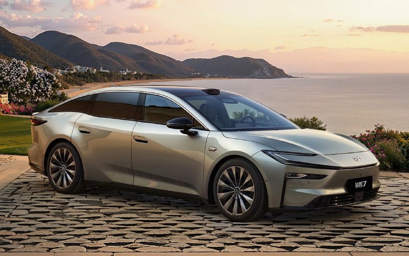 Toyota представила полностью электрический бизнес-седан нового поколения Toyota представила полностью электрический бизнес-седан нового поколения