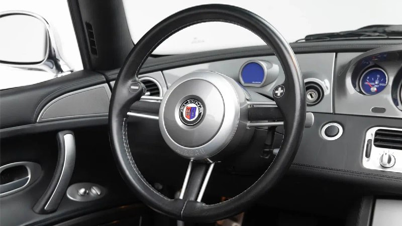 Редкий спортивный родстер Alpina Z8 с модернизированным двигателем выставлен на аукцион Редкий спортивный родстер Alpina Z8 с модернизированным двигателем выставлен на аукцион