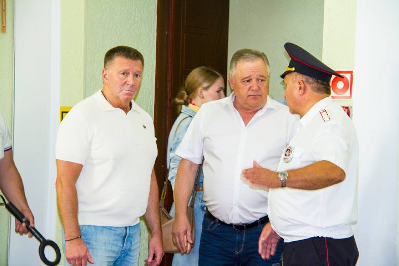 Члены ОП РФ Владимир Коробчак и Валерий Солдунов проверили работу избирательные участки в Краснодарском краеВ ходе визита на 12 избирательных участков представители ОП РФ отметили высокий уровень подготовки к проведению выборов. Члены ОП РФ Владимир Коробчак и Валерий Солдунов проверили работу избирательные участки в Краснодарском краеВ ходе визита на 12 избирательных участков представители ОП РФ отметили высокий уровень подготовки к проведению выборов.