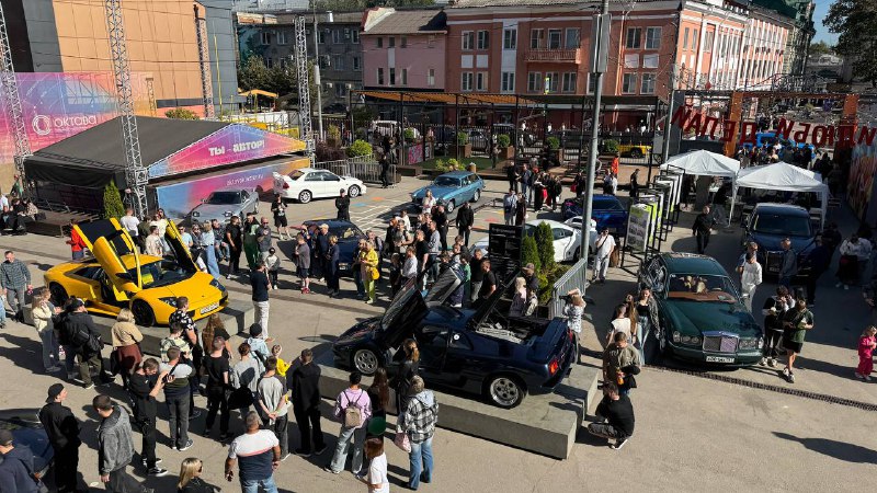 В Туле прошел фестиваль «Электромашина»: праздник скорости и электронной музыки В Туле прошел фестиваль «Электромашина»: праздник скорости и электронной музыки
