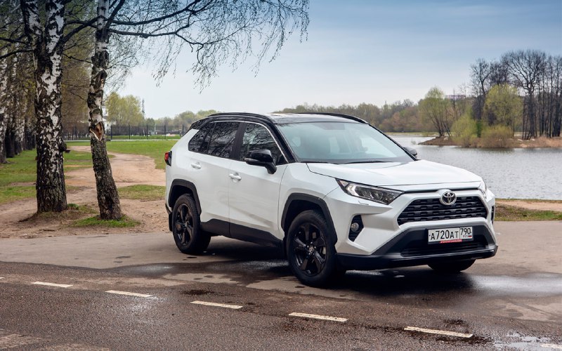 Лидер продаж на российском рынке подержанных кроссоверов — Toyota RAV4 Лидер продаж на российском рынке подержанных кроссоверов — Toyota RAV4