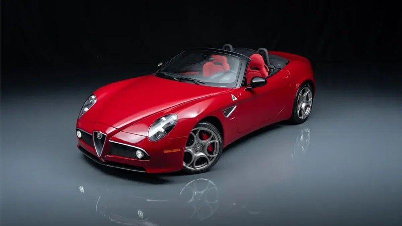 Редкие модели Alfa Romeo 8C Competizione выставлены на продажу с минимальным пробегом Редкие модели Alfa Romeo 8C Competizione выставлены на продажу с минимальным пробегом