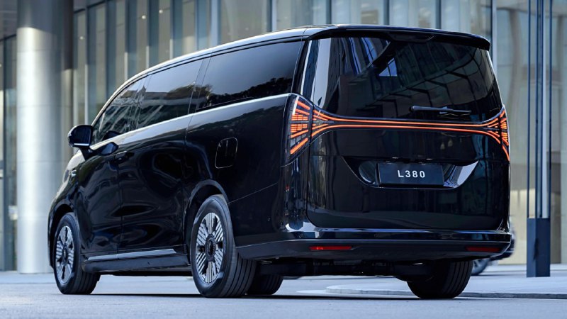 Новый флагманский минивэн Geely Galaxy V900 получит гибридную версию Новый флагманский минивэн Geely Galaxy V900 получит гибридную версию