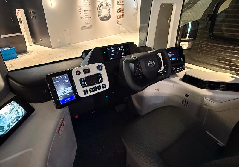 Компания Toyota представила инновационный электробус e-Palette для городских маршрутов