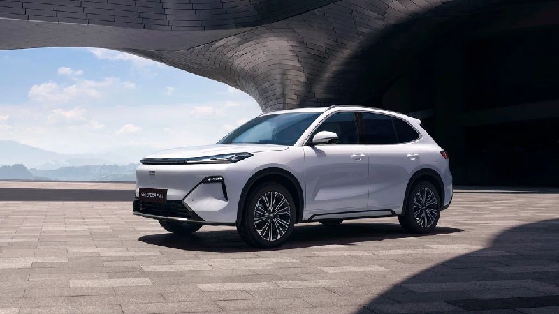 В Россию придёт гибридный кроссовер Geely EX5 EM-iРоссийские покупатели смогут приобрести новую версию популярного китайского автомобиля Geely EX5, получившую название EX5 EM-i. В Россию придёт гибридный кроссовер Geely EX5 EM-iРоссийские покупатели смогут приобрести новую версию популярного китайского автомобиля Geely EX5, получившую название EX5 EM-i.