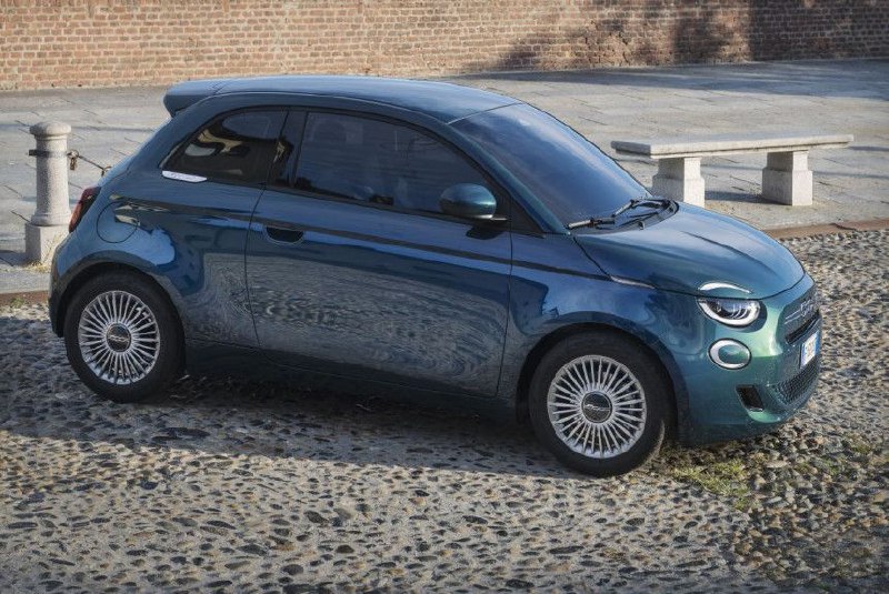 Выпуск бензинового Fiat 500 на рынке: почему возвращение к классике Выпуск бензинового Fiat 500 на рынке: почему возвращение к классике