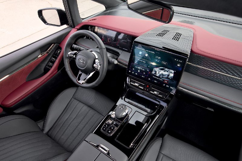 Обзор китайского бизнесвэна Hongqi HQ9 и конкурентов на российском рынке
