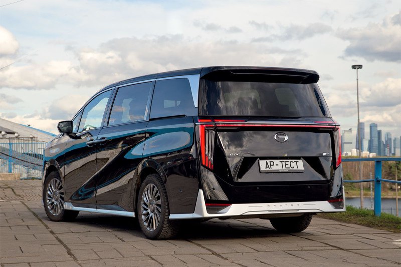 Обзор китайского бизнесвэна Hongqi HQ9 и конкурентов на российском рынке