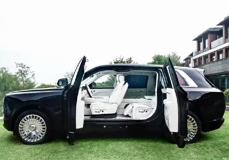 Китайская компания планирует выпуск электрокроссовера, копирующего Rolls-Royce Cullinan Китайская компания планирует выпуск электрокроссовера, копирующего Rolls-Royce Cullinan