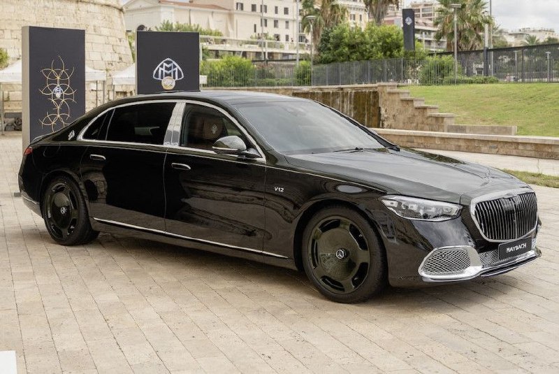 Эксклюзивный Mercedes-Maybach V12 Edition с золотым декором Эксклюзивный Mercedes-Maybach V12 Edition с золотым декором
