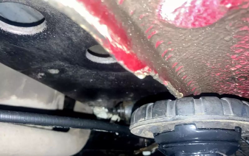 Необычный способ улучшения подкатного домкрата с помощью автомобильной запчасти Необычный способ улучшения подкатного домкрата с помощью автомобильной запчасти