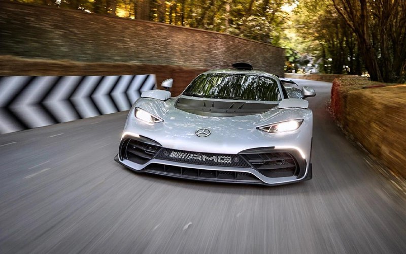 В России появился в продаже редкий гиперкар Mercedes-Benz AMG One