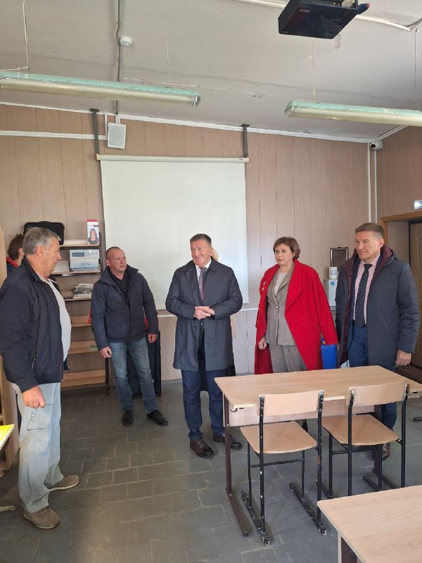 Посещение Щёкинского учебного заведения руководством и общественниками Посещение Щёкинского учебного заведения руководством и общественниками