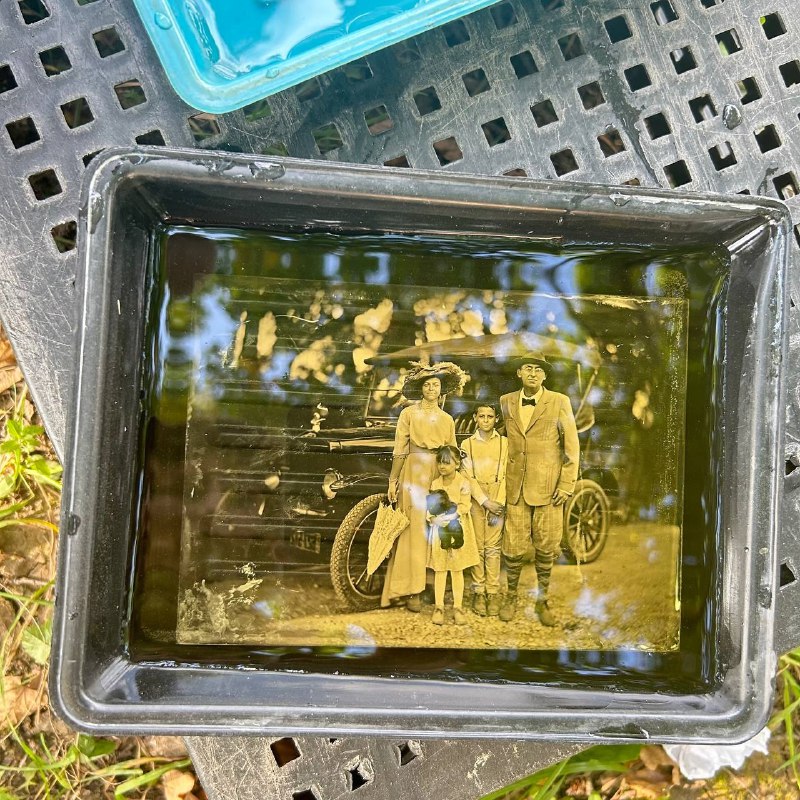 Восстановление исторической фотографии: создание амбротипов с помощью XIX века Восстановление исторической фотографии: создание амбротипов с помощью XIX века