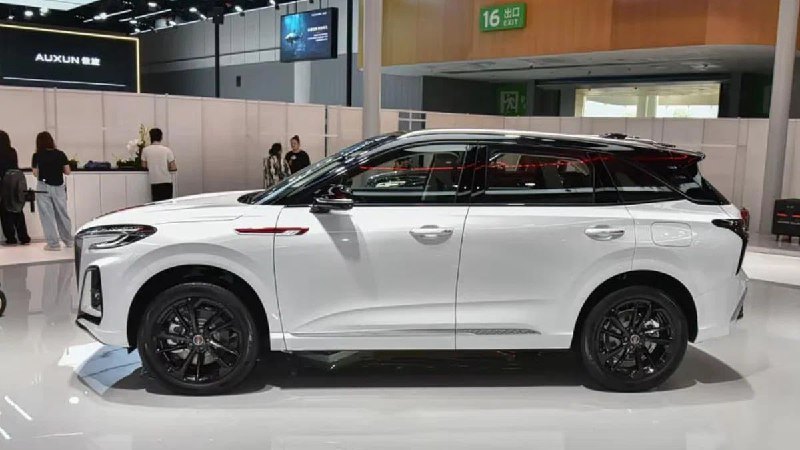 Первое изображение мощного электрокроссовера Genesis GV60 Magma