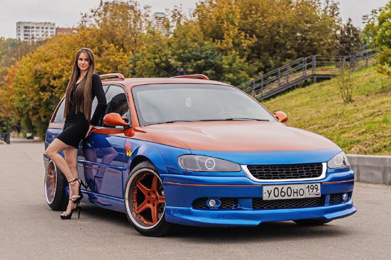 Кастомизированный Opel Omega: яркое превращение с мощным сердцем Кастомизированный Opel Omega: яркое превращение с мощным сердцем