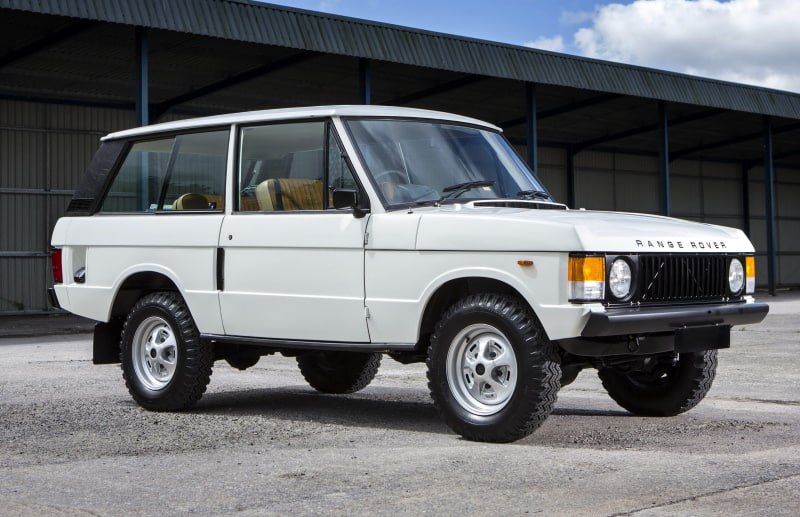 Возрождение классического Range Rover 2000-х с ретро-дизайном и современными технологиями Возрождение классического Range Rover 2000-х с ретро-дизайном и современными технологиями