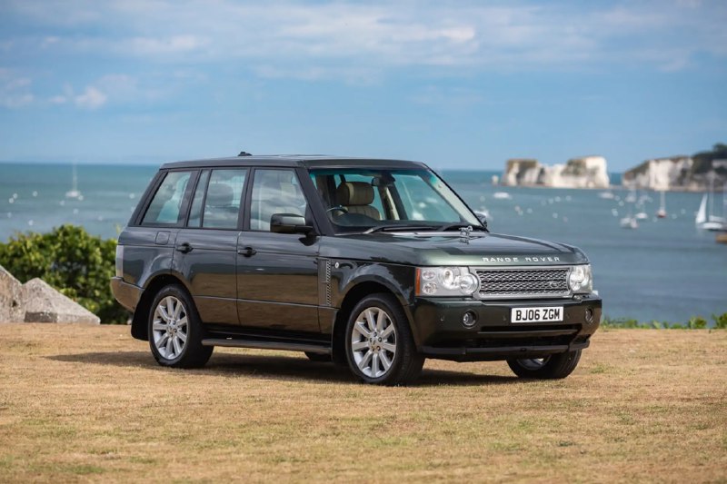Возрождение классического Range Rover 2000-х с ретро-дизайном и современными технологиями Возрождение классического Range Rover 2000-х с ретро-дизайном и современными технологиями