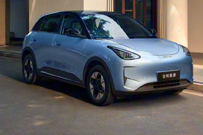 В Белоруссии представлен доступный электрокар Geely EX2На открывшемся в Минске автосалоне Моторшоу-2025 компания Белджи представила компактный и дешевый электрокар Geely EX2.