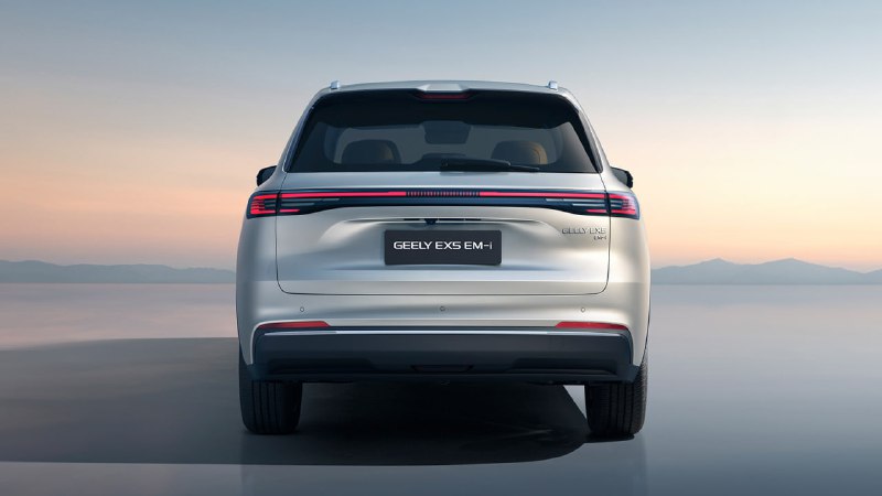 В России появился подключаемый гибридный кроссовер от Geely В России появился подключаемый гибридный кроссовер от Geely