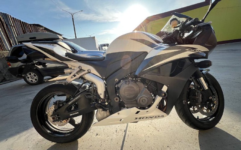 Выиграй мощный мотоцикл Honda CBR 600RR: условия участия Выиграй мощный мотоцикл Honda CBR 600RR: условия участия