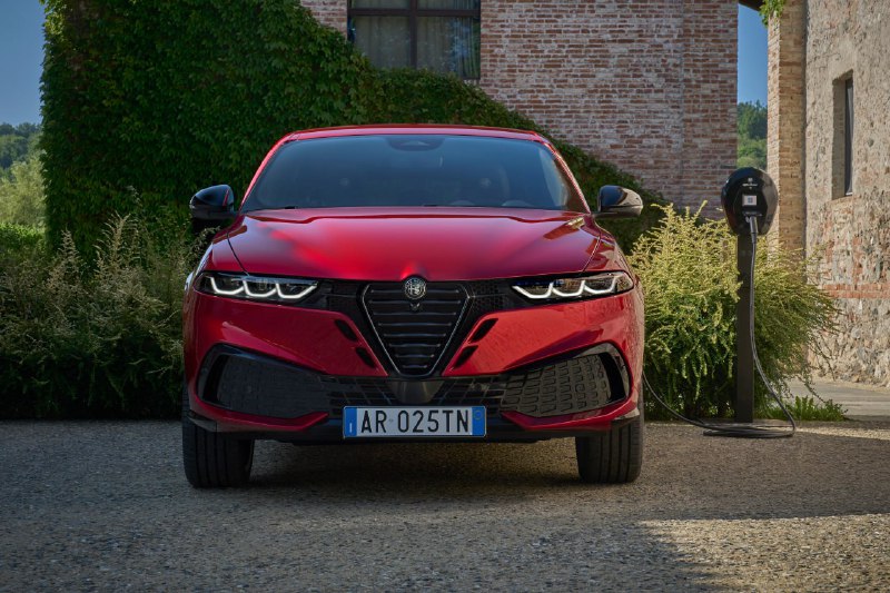 Обновленный Alfa Romeo Tonale получил рестайнг и новые силовые установки