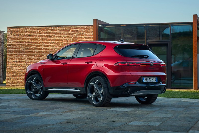 Обновленный Alfa Romeo Tonale получил рестайнг и новые силовые установки