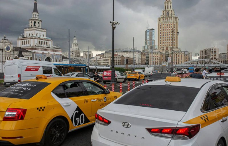 Госдума отказалась вводить обязательную тревожную кнопку в приложениях такси Госдума отказалась вводить обязательную тревожную кнопку в приложениях такси