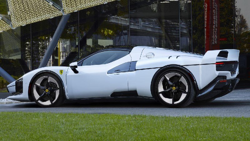 Классика и современность: отмечают юбилей Ferrari F40 с новым купе Классика и современность: отмечают юбилей Ferrari F40 с новым купе