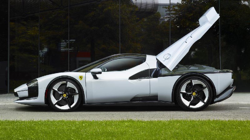 Классика и современность: отмечают юбилей Ferrari F40 с новым купе Классика и современность: отмечают юбилей Ferrari F40 с новым купе