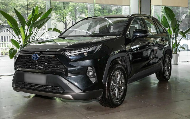 В Россию поставят новые гибридные Toyota RAV4 в ограниченной версии