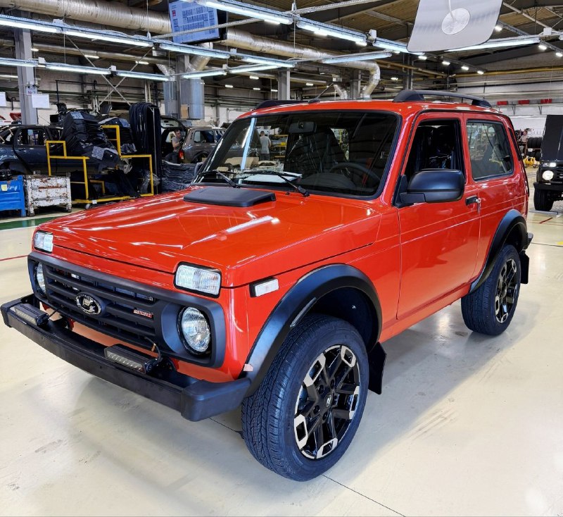 Раскрыты объемы продаж LADA Niva Sport за полгода Стало известно, сколько автомобилей LADA Niva Sport продано с момента выхода модели на рынок в апреле 2025 года.По словам сотрудника пресс-службы АВТОВАЗа Стаса Березия, за полгода реализовано 200 экземпляров Niva Sport.