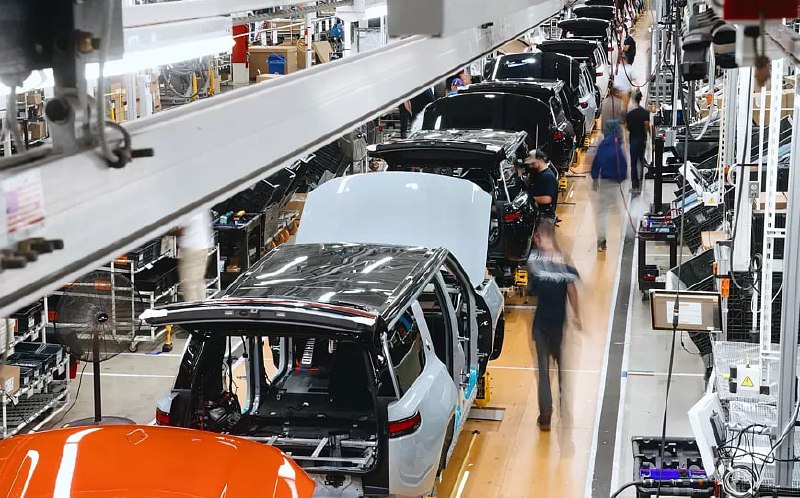 Rivian сокращает штат и ищет пути выживания на рынке электромобилей Rivian сокращает штат и ищет пути выживания на рынке электромобилей