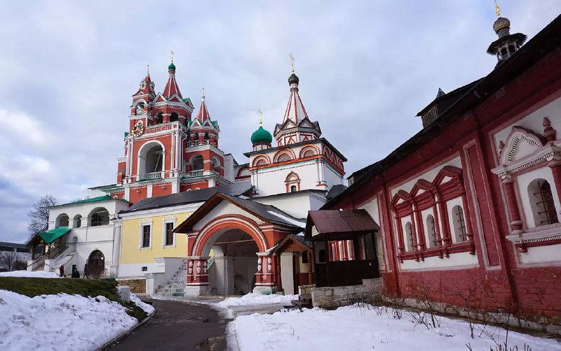 Путешествие в Звенигород: достопримечательности и исторические артефакты Путешествие в Звенигород: достопримечательности и исторические артефакты