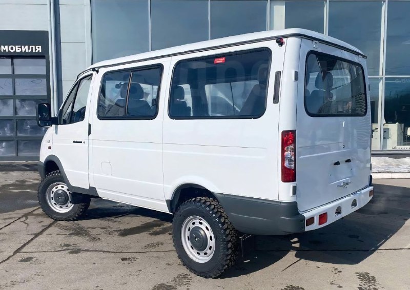 ГАЗ сократил гамму классических "Соболей"Горьковский автозавод тихо сократил гамму легких коммерческих автомобилей "Соболь Бизнес" — их больше не выпускают в версии с пониженной крышей и подъемной дверцей багажника.В настоящее время дилеры распродают последние партии классических "Соболей" в таком кузовном варианте, сообщает телеграм-канал «Автопоток».Базовая модификация "Соболя" с низкой крышей и подъемной дверцей называлась ГАЗ-2217 "Баргузин", её выпускали серийно с весны 1999 года.