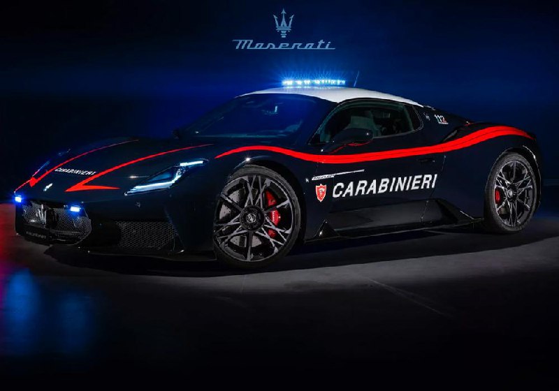 В Италии представили уникальную полицейскую машину Maserati MCPura для ускоренной транспортировки органов