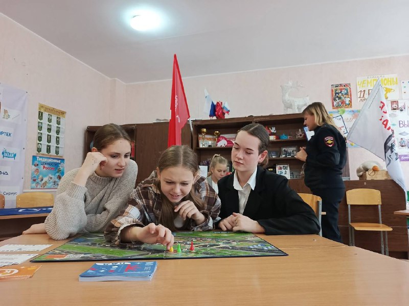 Школьники Северодонецка и Луганска проходят обучение по безопасному поведению на дорогах