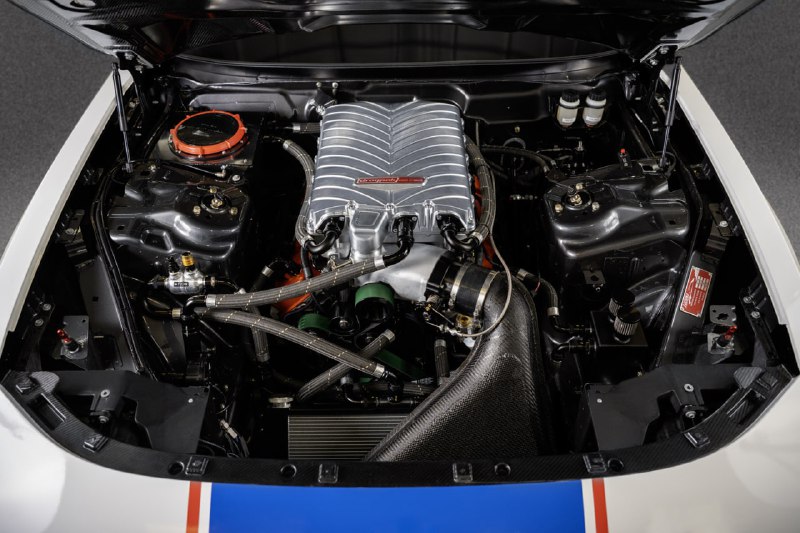 Dodge возвращает легендарный V8 Hemi в ограниченной версии для дрэг-рейсинга Dodge возвращает легендарный V8 Hemi в ограниченной версии для дрэг-рейсинга